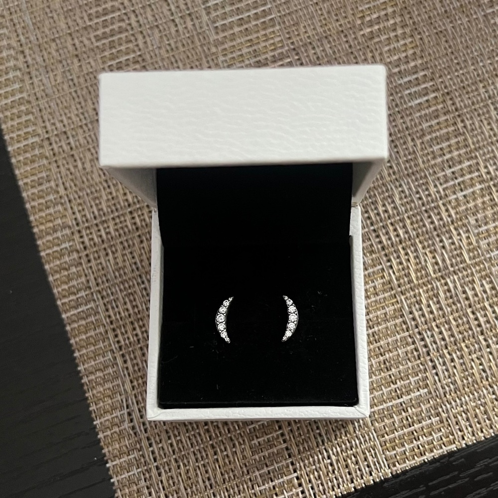 NEW Pandora Crescent Moon Silver Stud Earrings